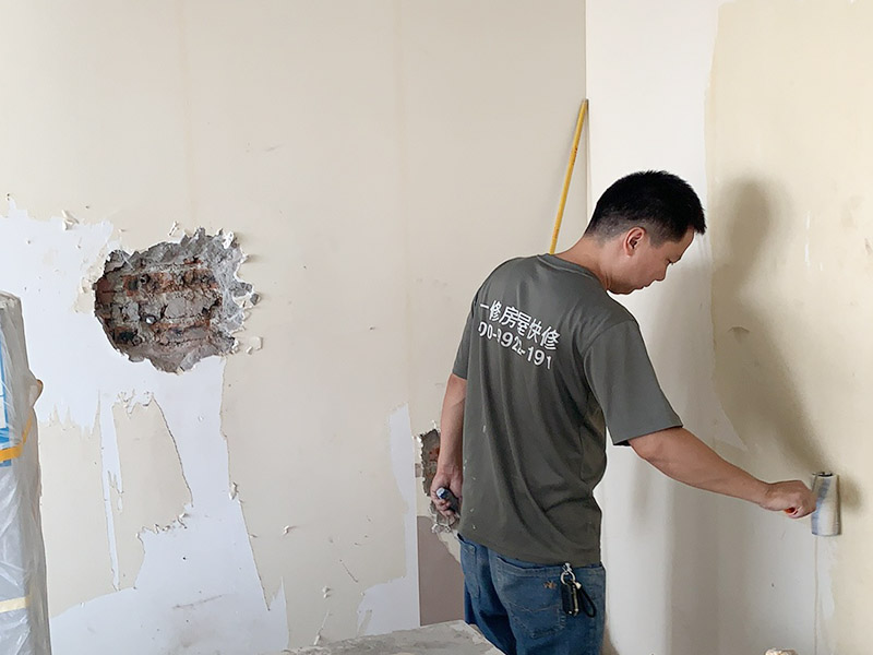 老房子刷涂料墙面处理要注意什么_旧墙面翻新施工流程
